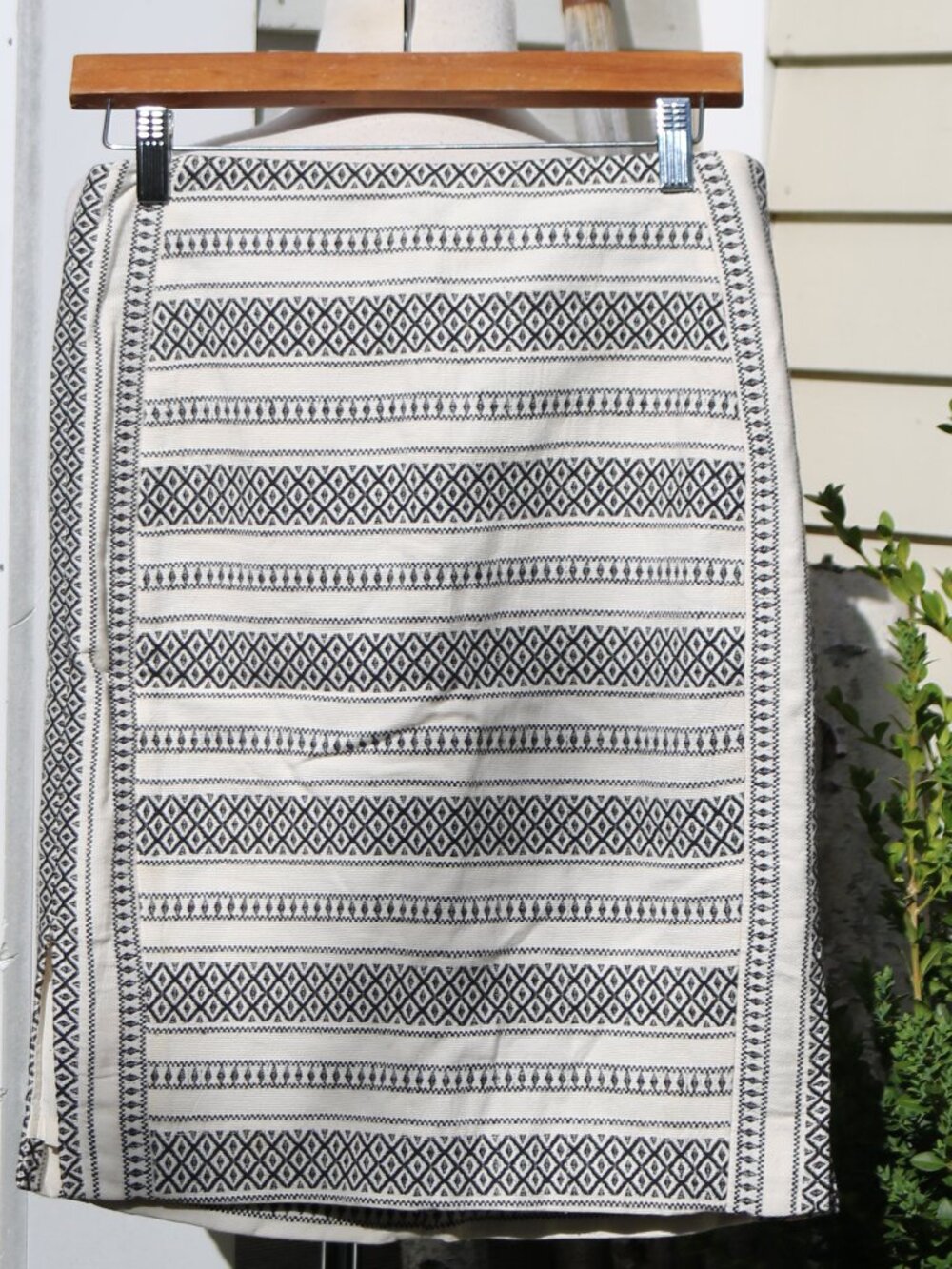 NEW LOFT Petite Black & Ivory Aztec Stripe Side Slit Lined Pencil Skirt Sz 6P